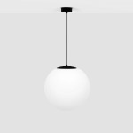 Czarna lampa wisząca z białym kloszem fi30