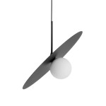 Czarna lampa wisząca z białym okrągłym kloszem