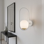 Biało złoty kinkiet ścienny z białym kloszem