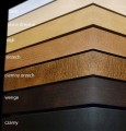 Lampa sufitowa wisząca drewno trzy szklane klosze . Różne kolory drewna do wyboru: biały, jasne drewno, dąb, orzech, ciemny orzech, wenge, czarny